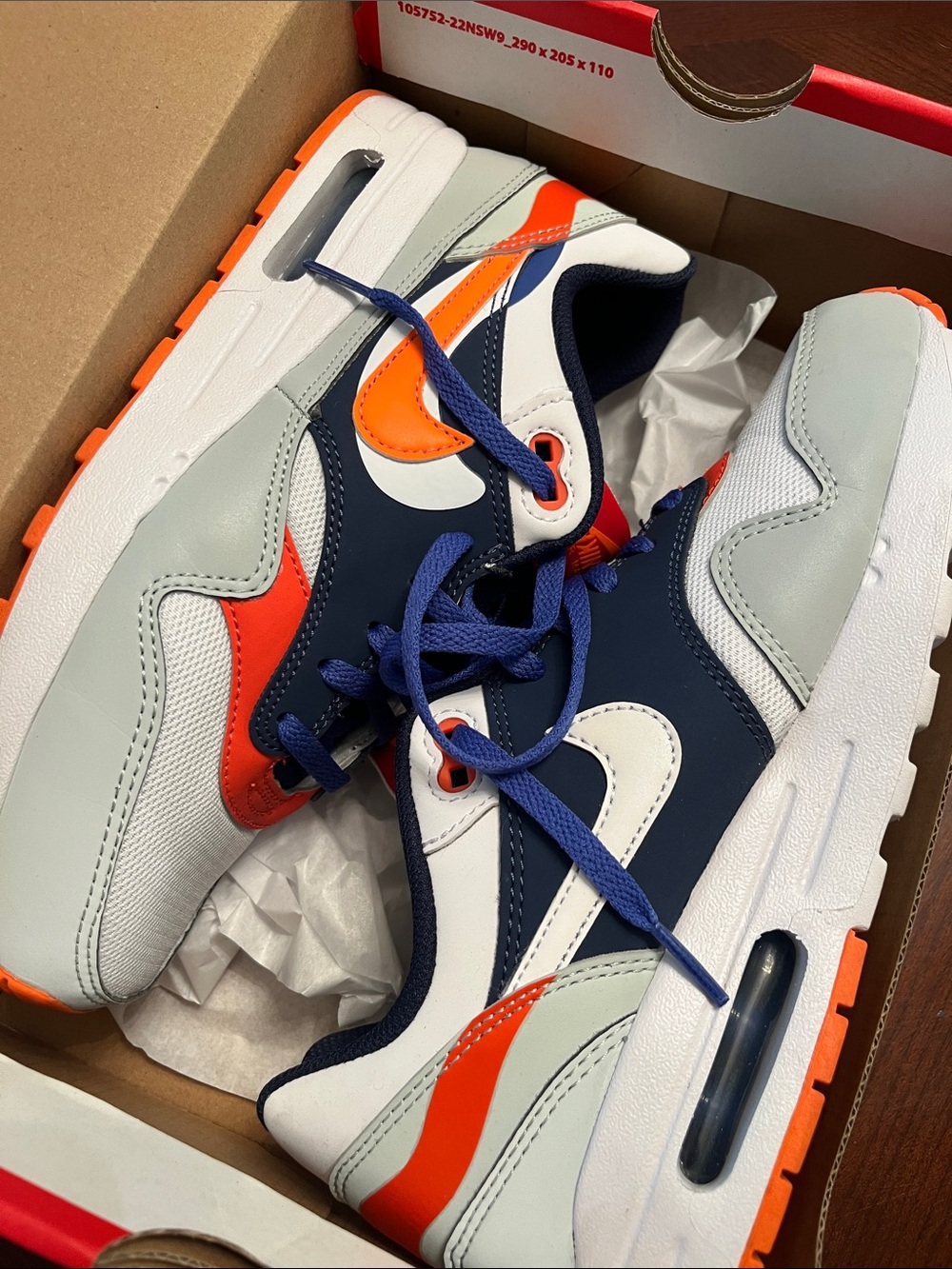 Nike Size 7 Youth (8.5 women’s) Air Max 1 SE in Navy, Orange & White